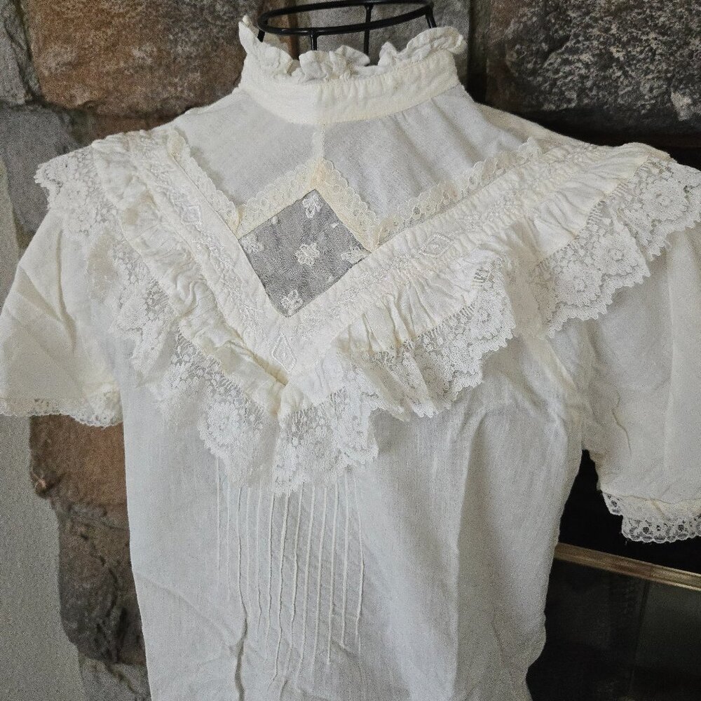 90's Antique Keyhole Blouse - Picture 2 of 16